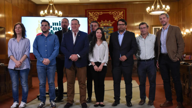 Foto de grupo con el presidente y miembros de la putacion de zamora